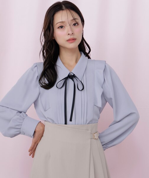 リボン付きピンタックブラウス