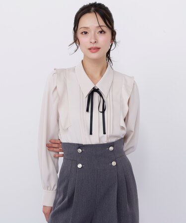 リボン付きピンタックブラウス