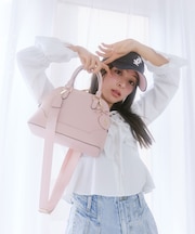 チャーム付きハンドバッグ