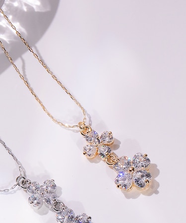 Ｃｕｂｉｃダブルクローバーネックレス