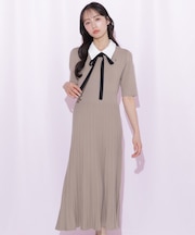 襟付きプリーツニットワンピース