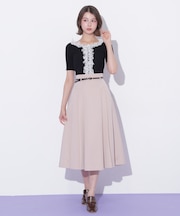 細ベルト付きプリーツスカート
