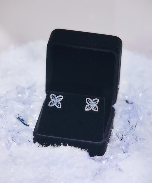 Cubic フラワーピアス