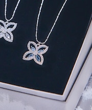 Cubic フラワーネックレス