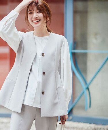 Vネックペプラムフォルムジレ