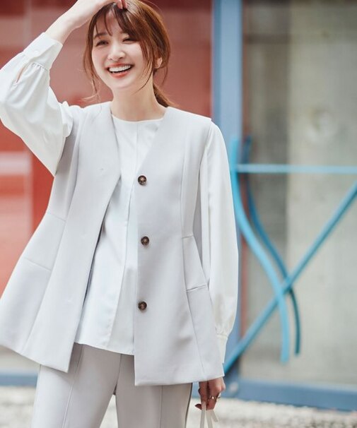 Vネックペプラムフォルムジレ