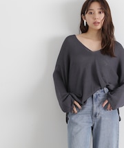 ディープVネックボクシーニット