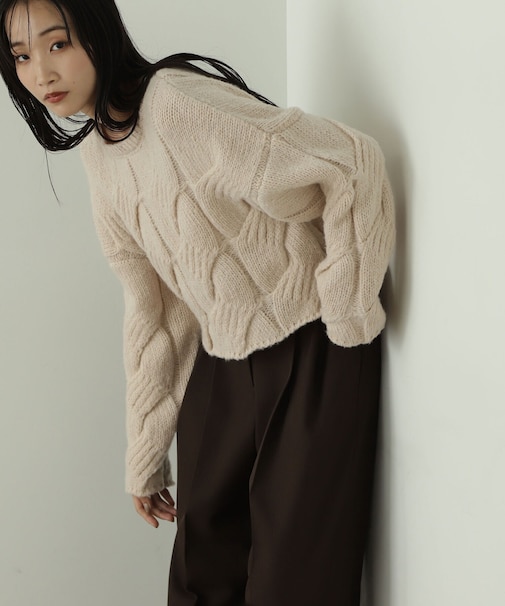 クロップドケーブルニット
