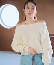 クロップドオフショルニット
