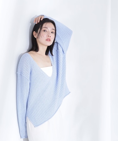 ディープVネックボクシーニット