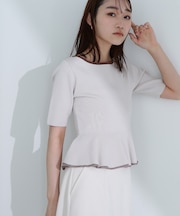 ラメラインペプラムニット