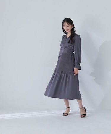 Vネックプリーツワンピース