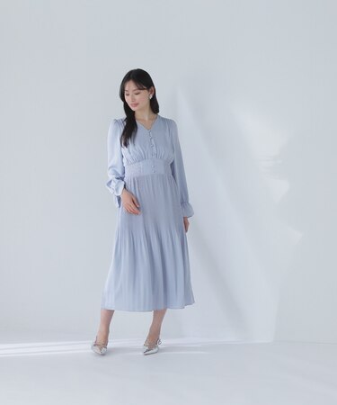 Vネックプリーツワンピース