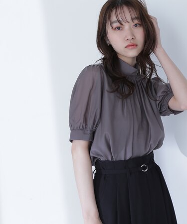 ハイネックシアーボリュームブラウス