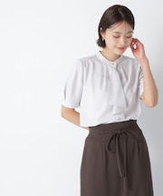 ラッフルタイブラウス