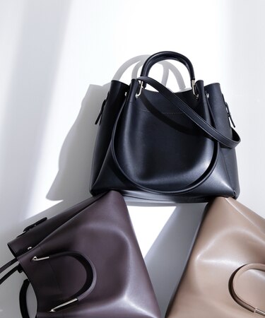 メタルハンドルタックショルダーバッグ