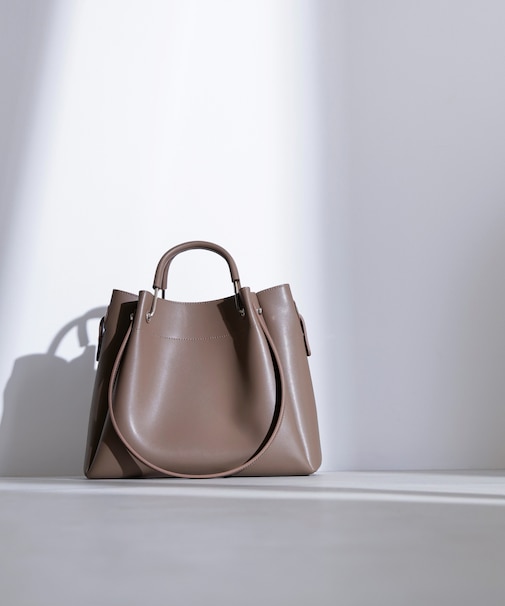 メタルハンドルタックショルダーバッグ