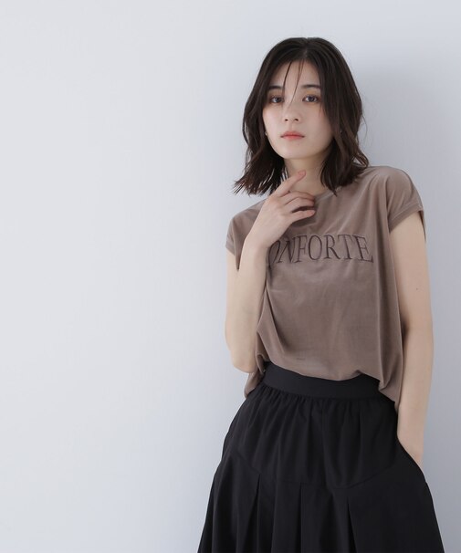 ベロアロゴ刺繍トップス