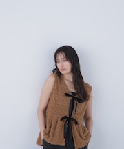 フェザーレースジレ