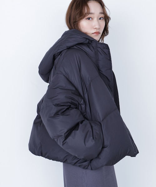 ナチュラルビューティーベーシック ショートフードダウン　24AW ブラック　М ショートフードダウン｜ナチュラルビューティーベーシックの通販