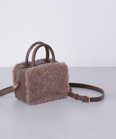 カーリーフェイクファーボクシーショルダーバッグ