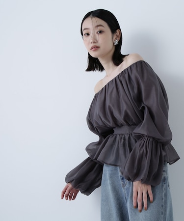 シアーギャザーペプラムブラウス