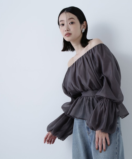 シアーギャザーペプラムブラウス