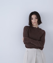 ハイネックラメリブニット