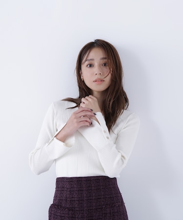 Vネックハトメスリーブリブニット