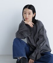 フリルカフスハイネックブラウス
