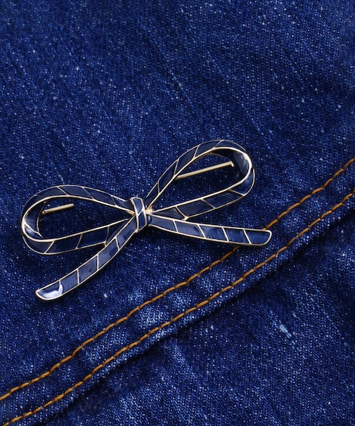 レジメンタイリボンブローチ