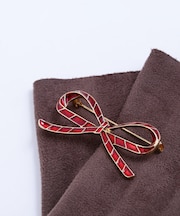 レジメンタイリボンブローチ