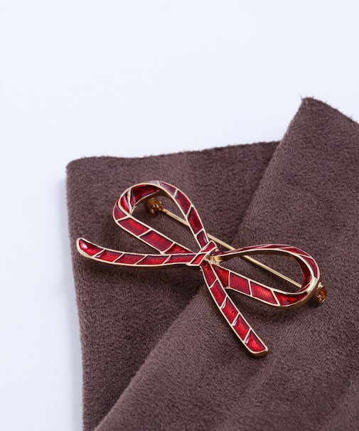 レジメンタイリボンブローチ