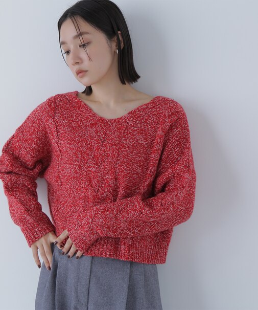 Vネックケーブルニット