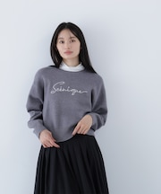 ロゴ刺繍ニット