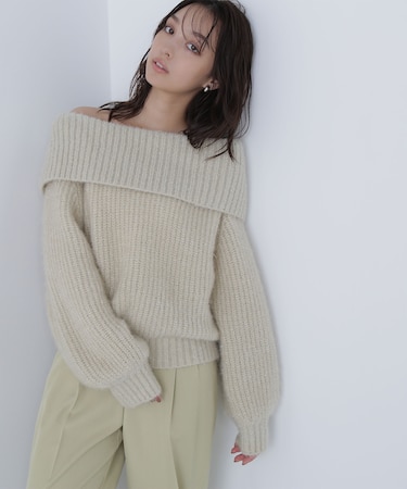 ヘアリーラメオフショルニット