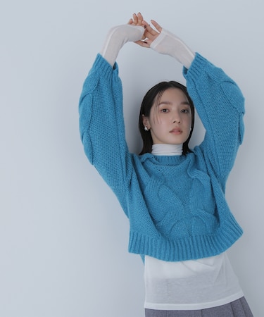 クロップドビッグケーブルニット