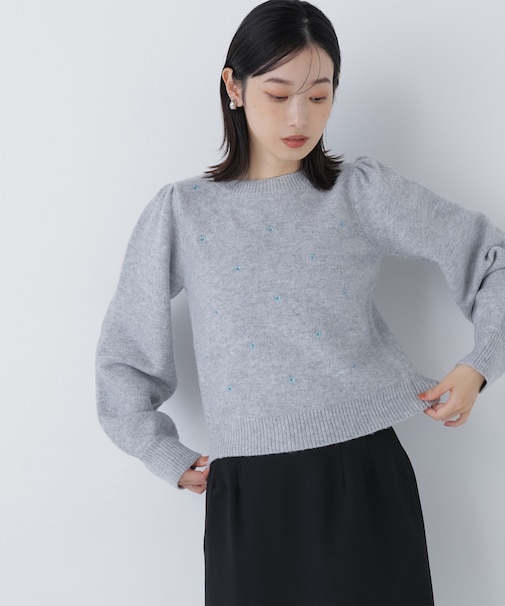 フラワー刺繍ニット