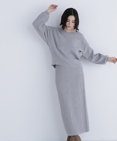 Vネックフォルムニットセットアップ