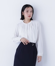 フロントタックブラウス