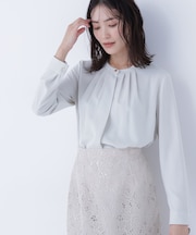 フロントタックブラウス