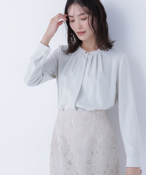 フロントタックブラウス