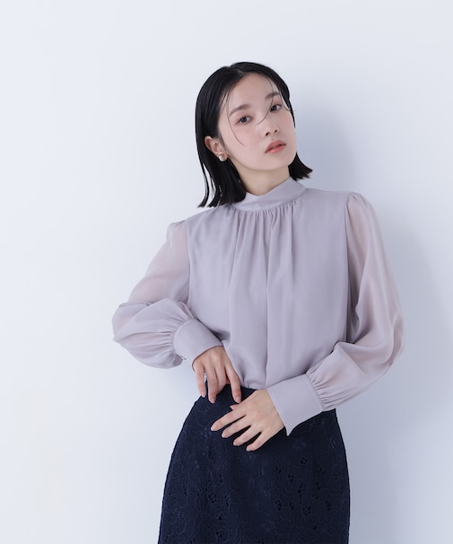 ハイネックボリュームシアーブラウス