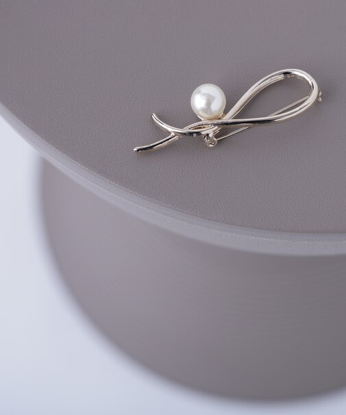 ツイストパールブローチ