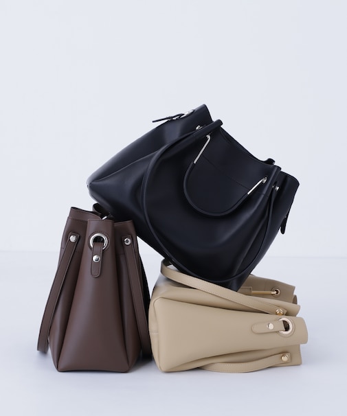 メタルハンドルタックショルダーバッグ