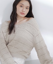 Vネック透かし編みニット