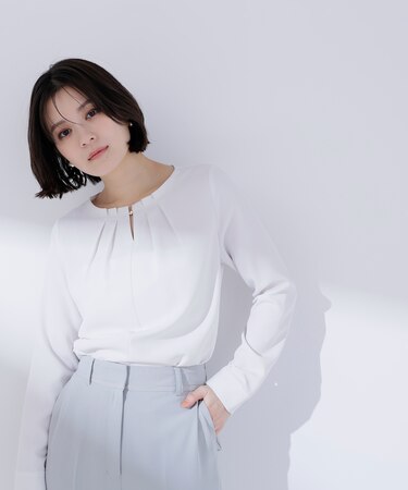 ネックタックブラウス