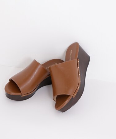 スタッズカバードウェッジミュールサンダル