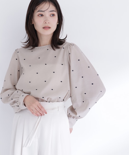 ドット刺繍ブラウス