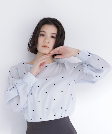 ドット刺繍ブラウス